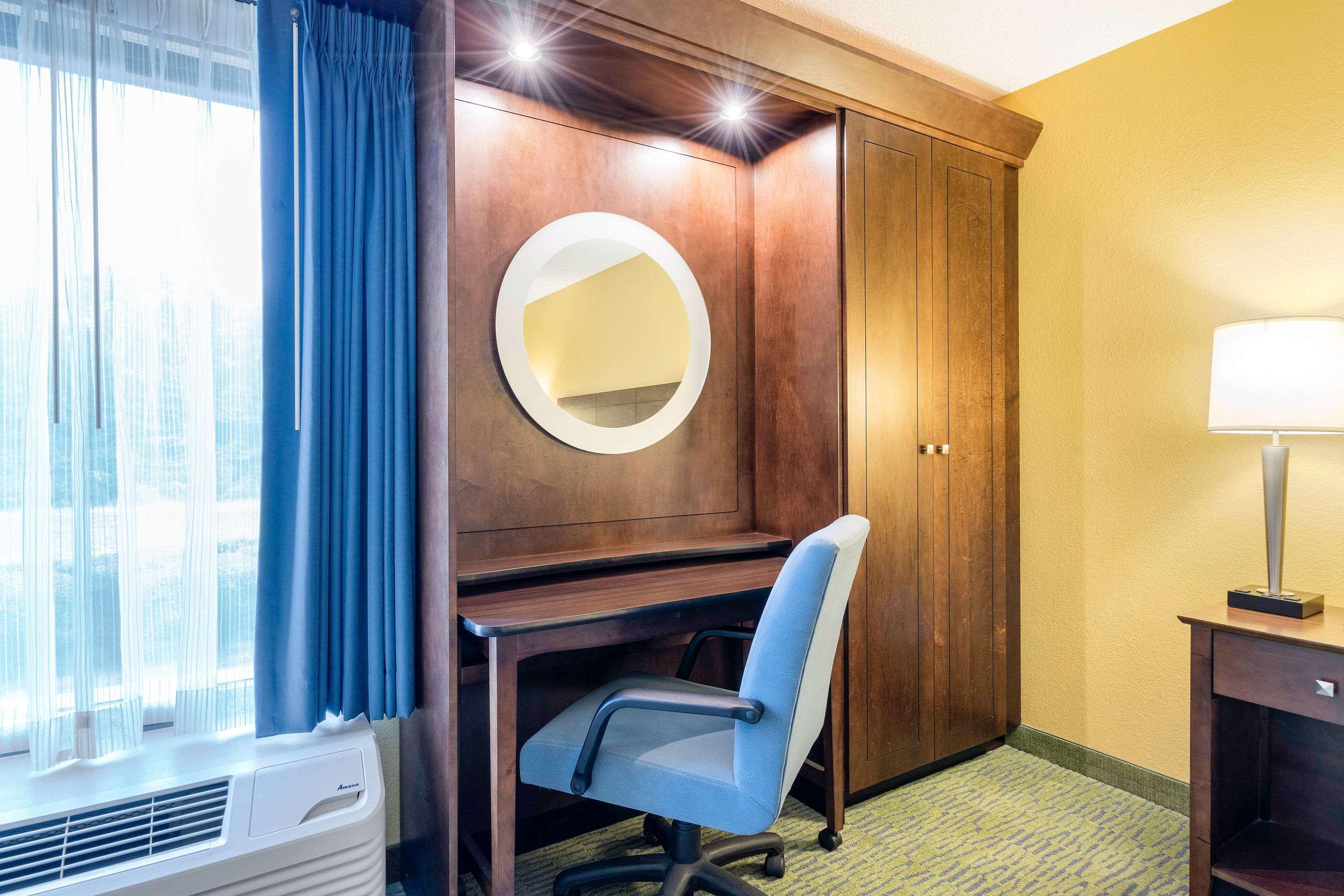 Comfort & - Wilmington Hotel Newark