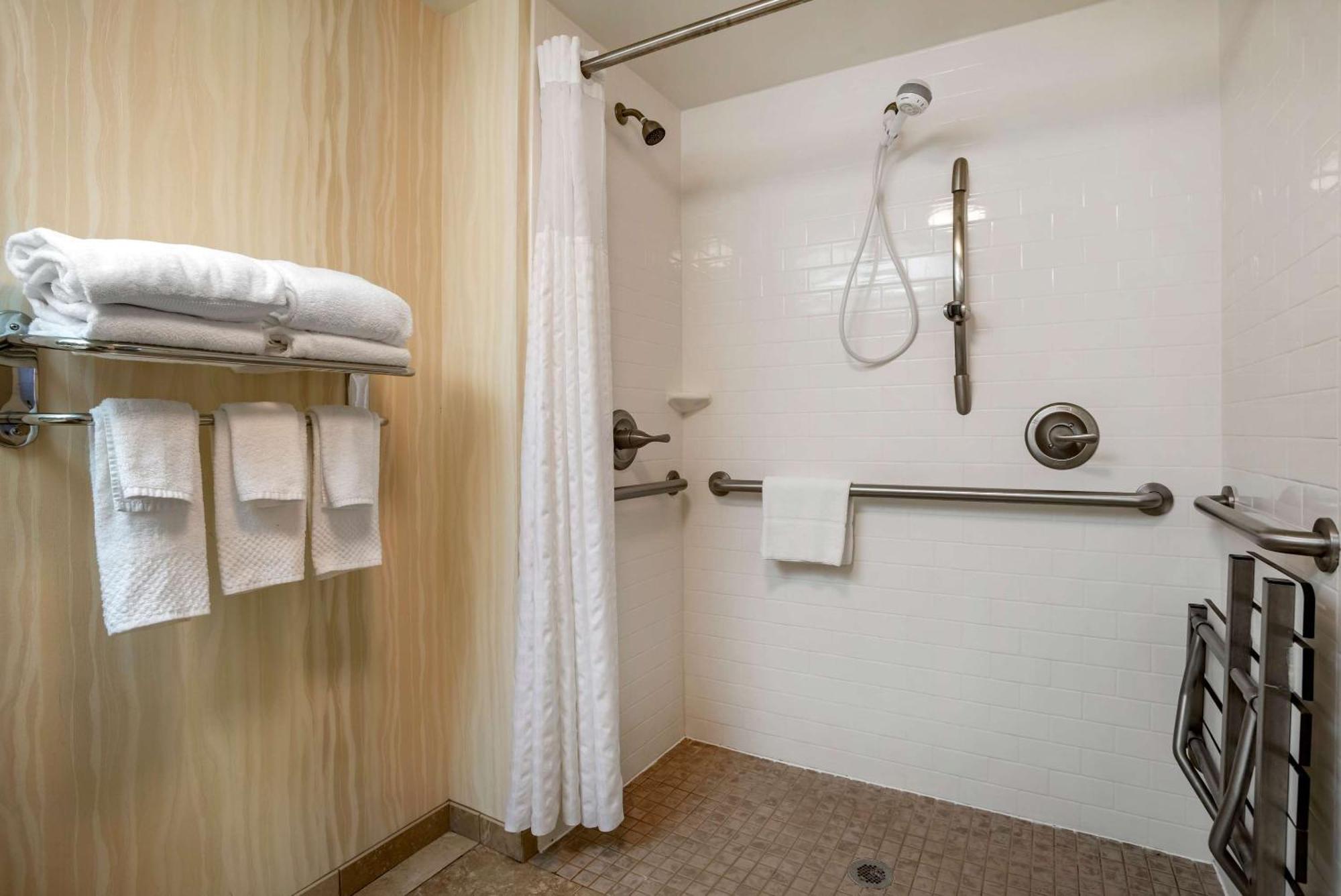 Hotel Comfort & - Wilmington 3*