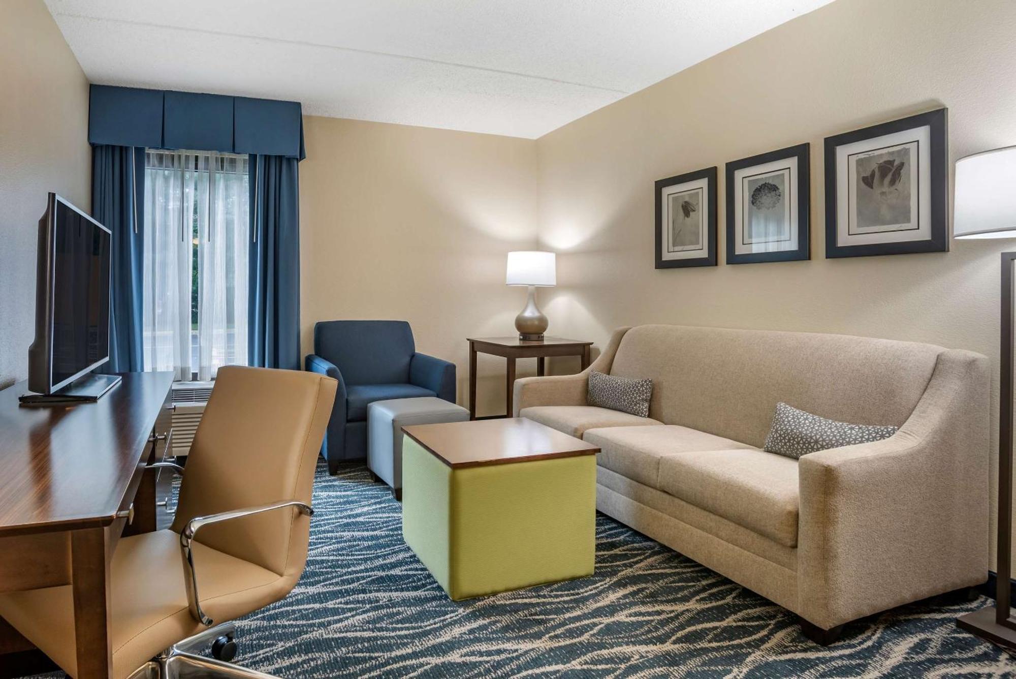 Comfort & - Wilmington Hotel Newark
