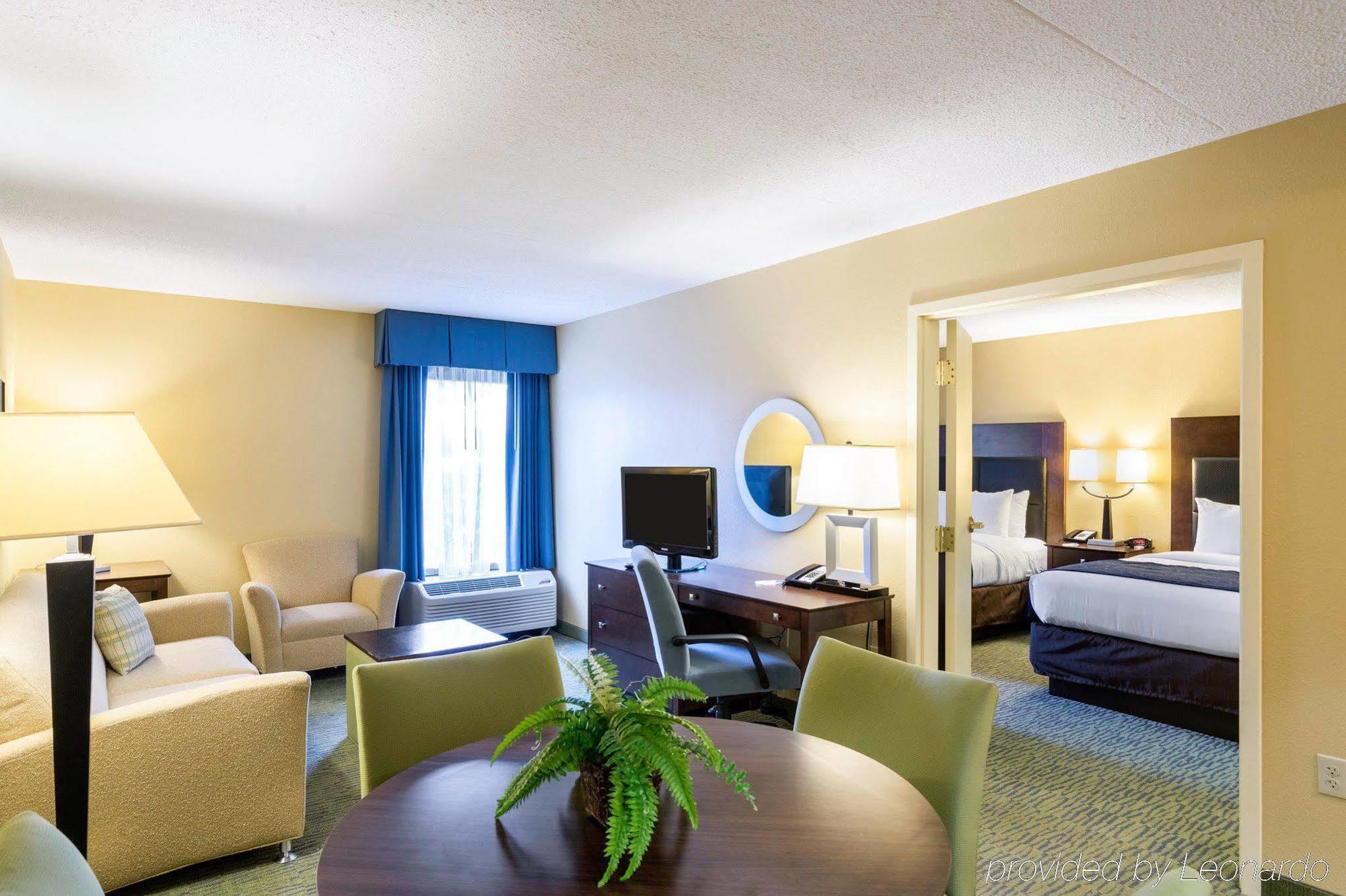 Hotel Comfort & - Wilmington 3*